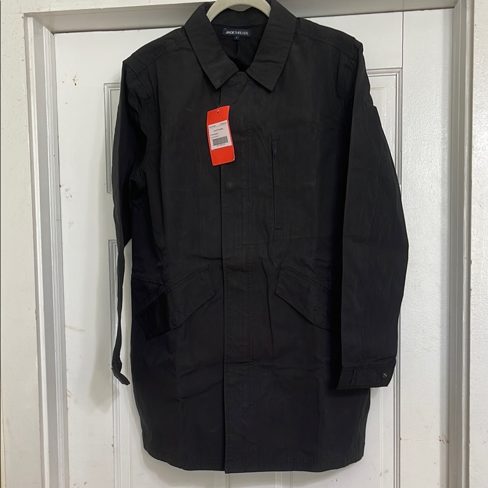 Classic Black Trench Coat with Traditional Collar